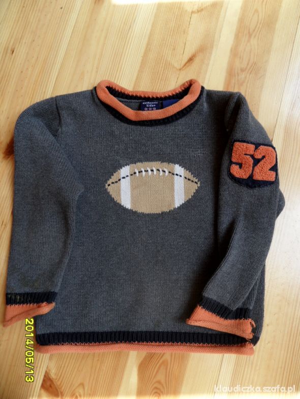 Sweter z piłką 98