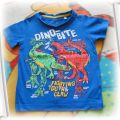 niebieska koszulka w dinozaury