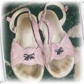 Sandałki różowe ze srebrną wstążką