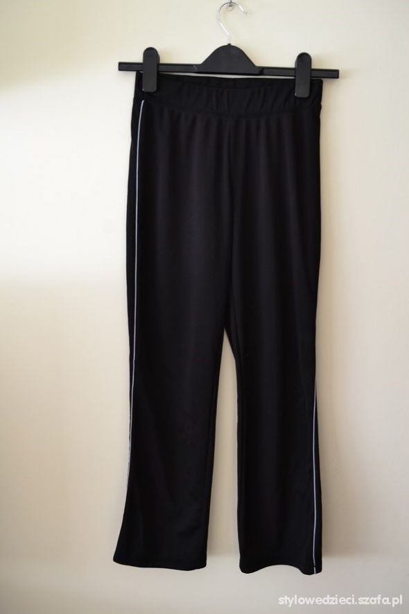 Czarne spodnie dresowe 9 10 l 134 140 cm