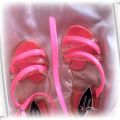 Różowe gumowe sandałki 26