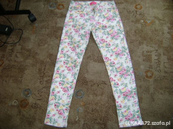 Spodnie w kwiaty 146