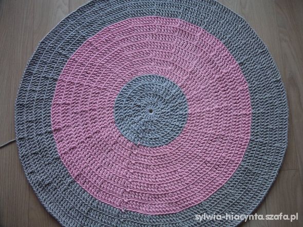 Okrągły dywan szaro różowy o średnicy 120 cm