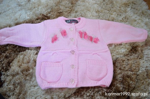 Różowy cieplutki sweterek dla dziewczynki wełniany