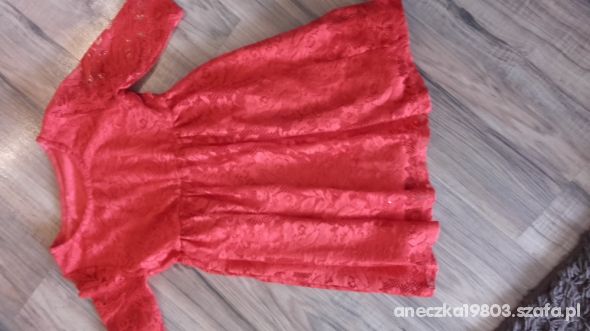 Sukienka czerwona z koronki