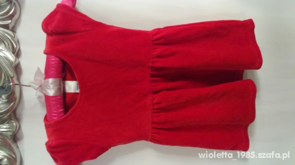 Welurowa czerwona sukienka idealna na święta H&M