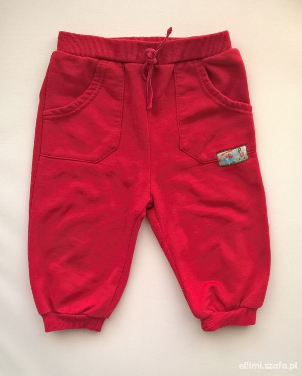 74 czerwone dresowe spodnie