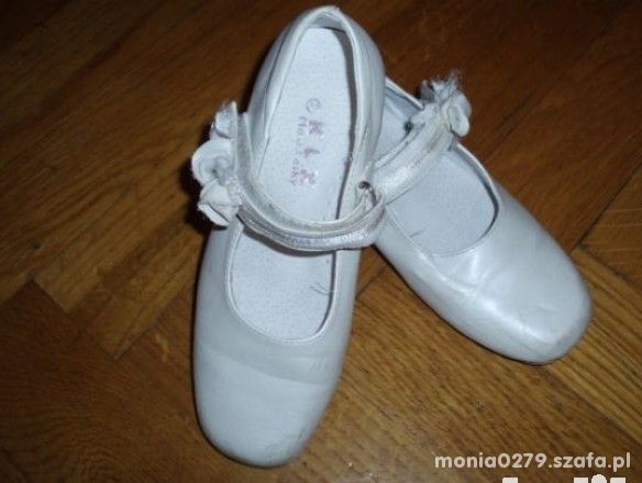 Białe pantofle na komunie 31