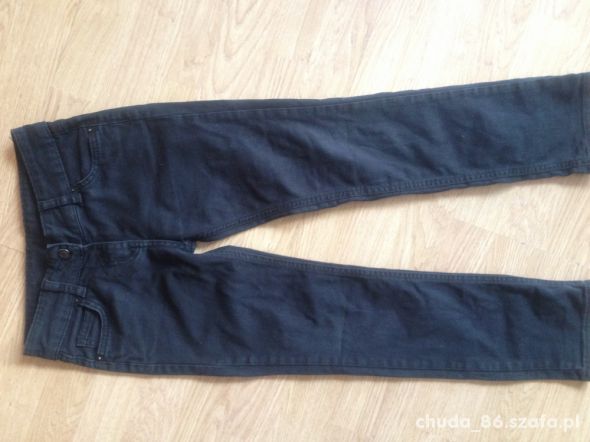 Czarne jeansy 140 na 9 do 10 lat