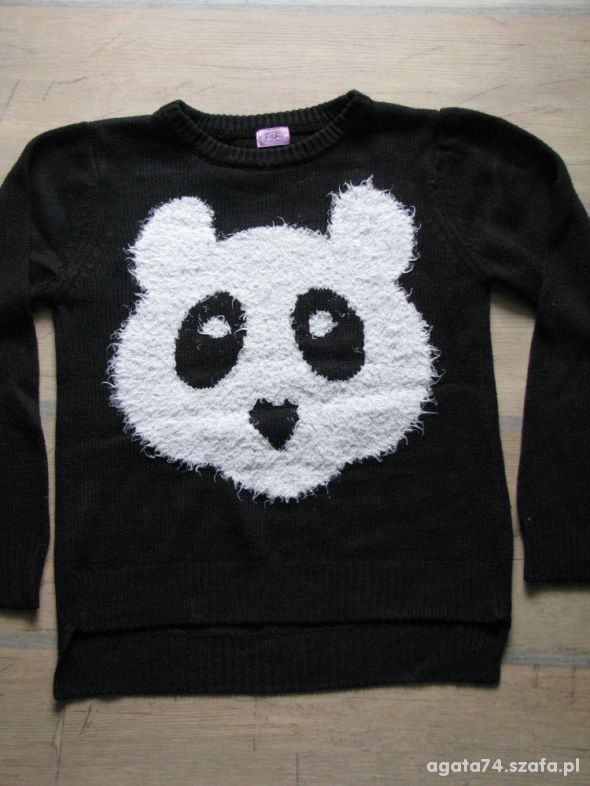 Sweterek z pandą