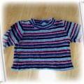 Kolorowy sweterek dla małej panienki