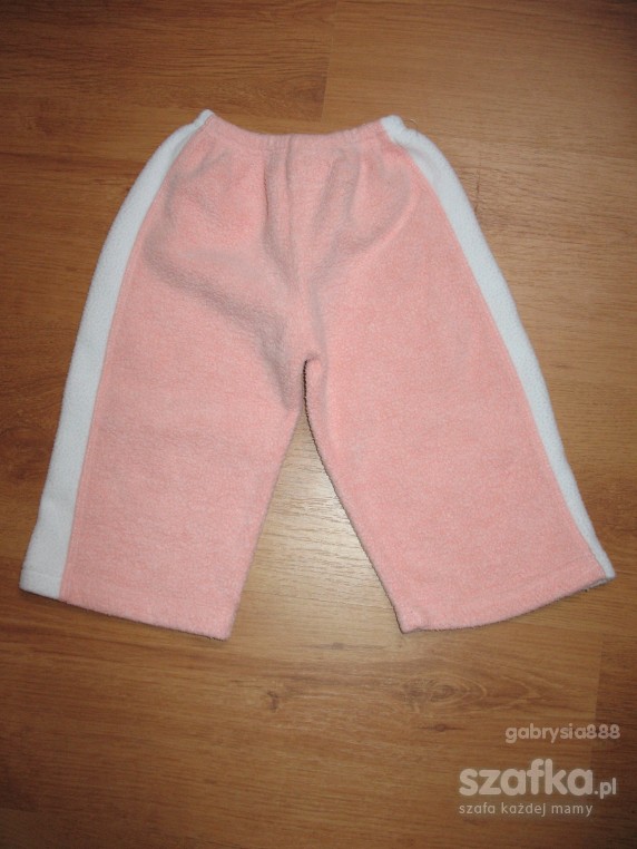 różowe spodnie dresowe