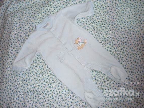 Śliczne śpioszki z kangurkiem Disney