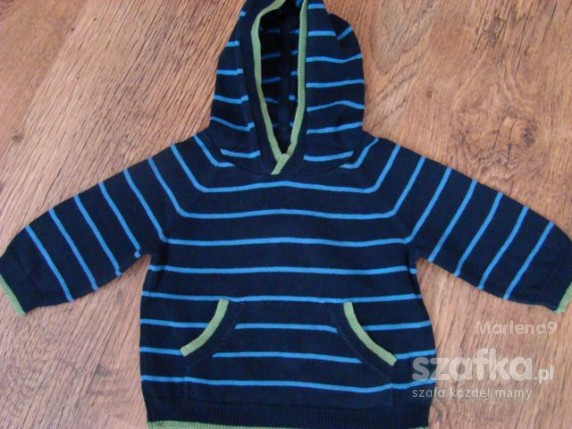 Sweterek z kapturkiem