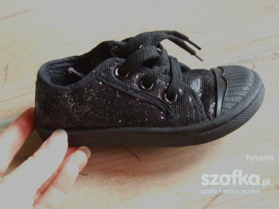 Czarne brokatowe trampki 25
