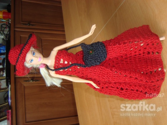 Ubranka dla Barbie robione na szydełku