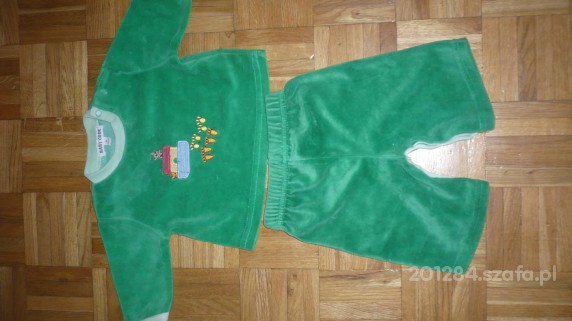 śliczny zielony dresik do 3 miesiecy
