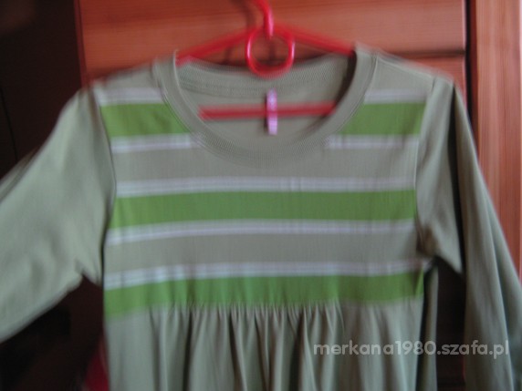 Zielona sukienka ponad 150 cm