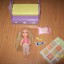 laleczka Shelii z Barbie z łóżeczkiem