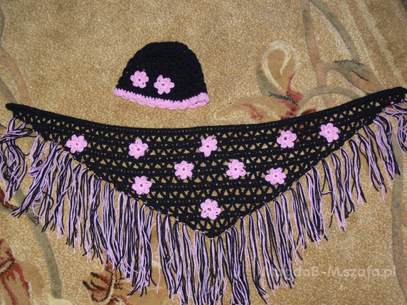 czapeczka szydełkowa i chustka