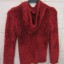 Czerwony mięciutki sweter z kapturem
