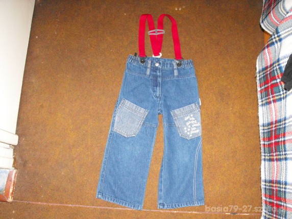 fajne jeansy z czerwonymi szelkami
