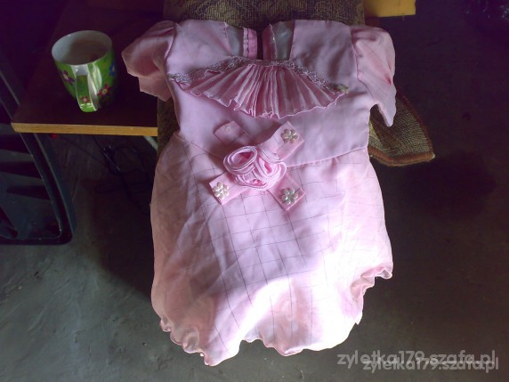 piekna rozowa sukieneczka