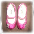 Cudne różowe buciki typu balerinki