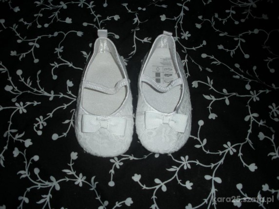 Śliczne buciki dla dziewczynki