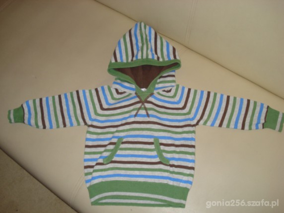 sweterek z kapturkiem