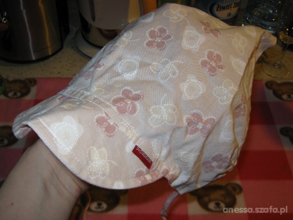 Dwie świetne chusteczki z daszkiem dla córci