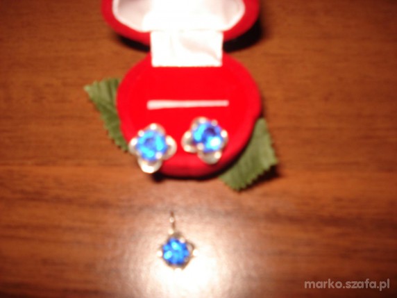 komplet biżuterii z niebieskim oczkiem