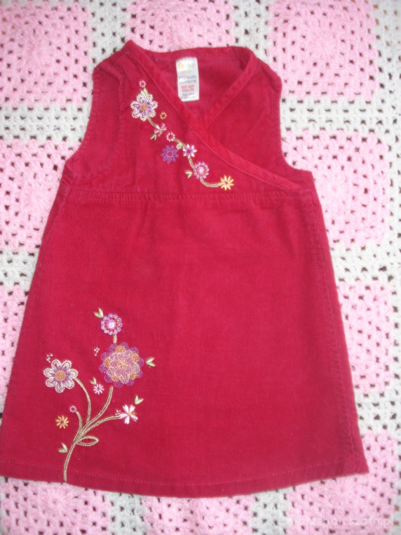czerwona sztruksowa sukienusia od 9 do 12 m