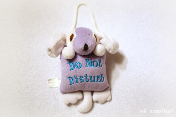 piesek szczekająca zawieszka na drzwi