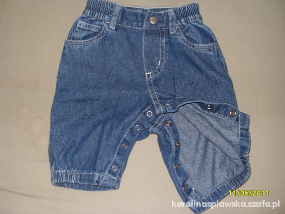 cieniutkie jeansiki dla chłopca rozpinane w kroku