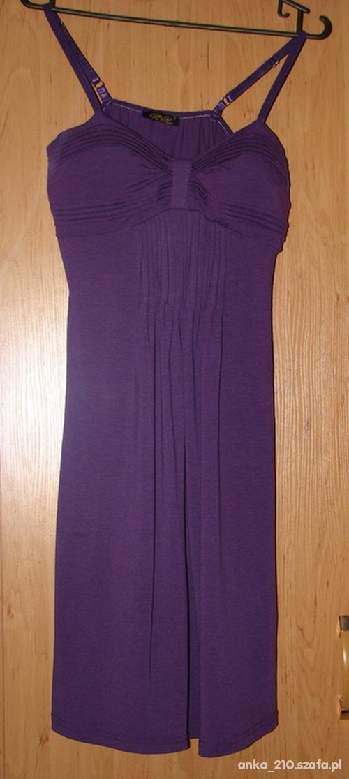 Sukienka podkreślająca walory