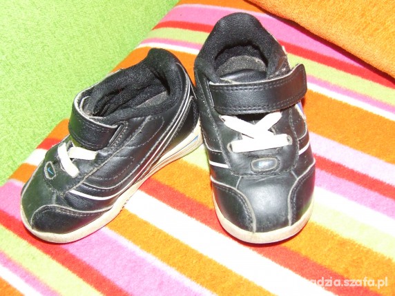 Adidaski dziecięce NIKE rozm 21 czarne wkładka 1