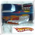 Hot Wheels samochodzik z dzwiękiem i napędem