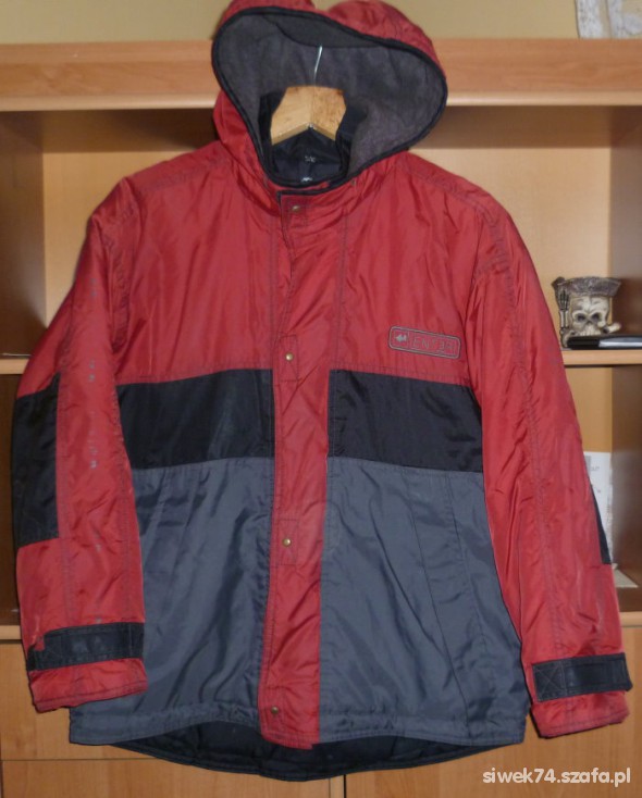 kurtka czerwono czarna