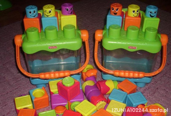 super wiaderko z wesołymi klockami