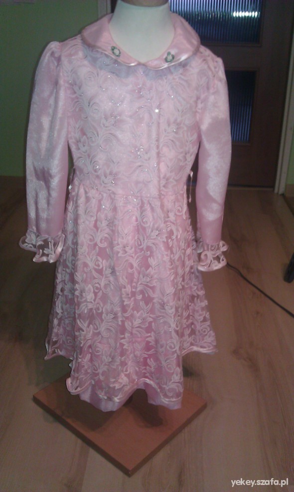 Różowa sukienka idealna na bal jak i inne okazje