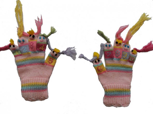 Rękawiczki kolorowe wesołe dla małej niuni 128