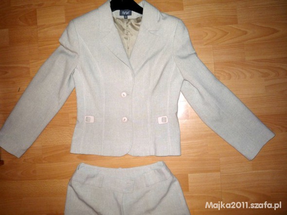 Elegancki beżowy kostium