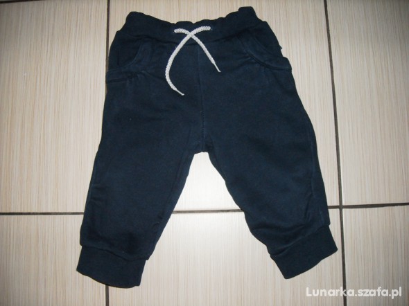 Granatowe spodnie dresowe Coccodrillo 74