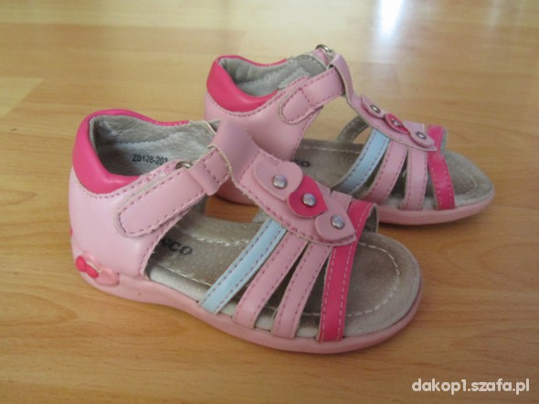 różowe sandałki