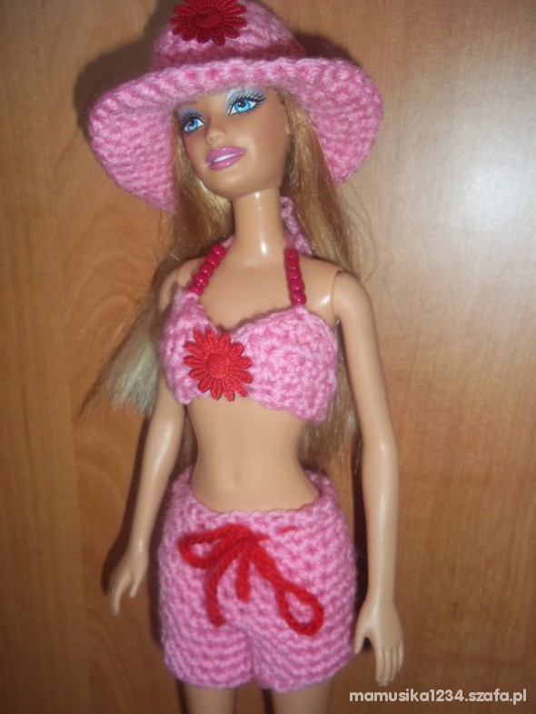 SZYDEŁKOWE UBRANKO DLA BARBIE