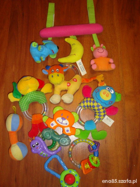 Zestaw grzechotek gryzaków i zawieszka do łóżeczka