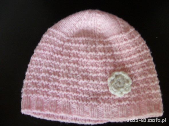 różowa ażurkowa czapeczka