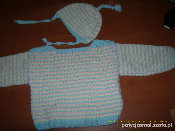 sweterek robiony na drutach z czapeczką