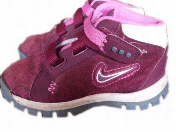 Buty dziewczęce rozm UK 8 EURO 25 i 5 firmy Nike